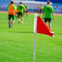 Drapeaux d'usine directement avec logo impression personnalisée 30*45cm drapeau d'angle de football de football personnalisé double face avec poteau en PVC blanc jaune