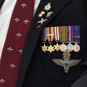 Medaglia e Trofeo Personalizzati a Prezzo di Fabbrica, Stile Antico Placcato Oro, con Nastro, Raffiguranti Croci e Premi della Prima e Seconda Guerra Mondiale (Britanniche e Tedesche) 2D/3D - Product Image 6