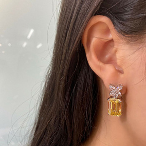 Orecchini Pendenti Floreali Gialli per Donne, Accessorio Semplice per Uso Quotidiano, Gioiello di Moda per Outfit - Product Image 4