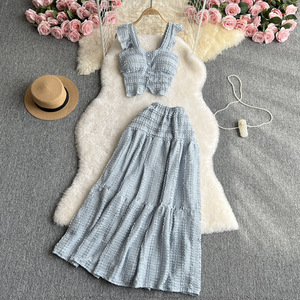 ชุดเซ็ต 2 ชิ้น สไตล์วันพักผ่อน เสื้อครอปแขนสั้นแบบผูกคอ กระโปรงทรงเอวสูงจีบระบาย แฟชั่นสำหรับผู้หญิง - Product Image 4