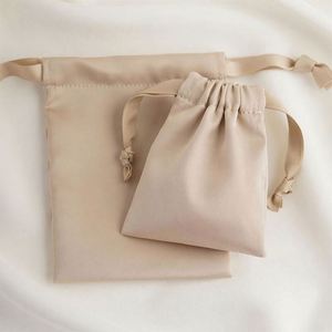 Pochettes en velours personnalisées avec logo pour mariage, petites pochettes cadeaux pour bijoux, sacs promotionnels pour cadeaux de mariage - Product Image 1