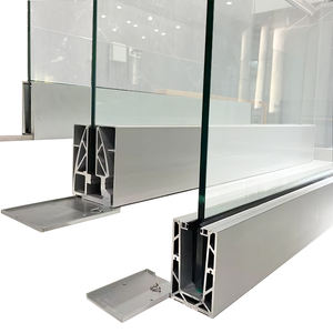 פרויקט מעקה אלומיניום בצורת U עם תאורת לד למרפסת זכוכית חיצונית, לבניין מסחרי, וילה, מלון ודירה. - Product Image 3