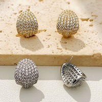 Boucles d'oreilles haut de gamme en forme de goutte en laiton et zircon, un accessoire tendance et de niche