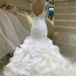 Abito da sposa a sirena con scollo illusione romantico, elegante strascico a cappella, gioiello sul petto, stile africano - Product Image 3