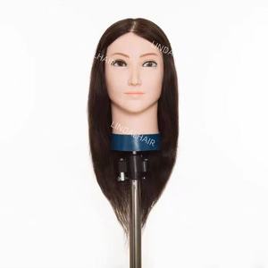 LINDALHAIR Pro Styling cabeza <span class=keywords><strong>de</strong></span> Maniquí <span class=keywords><strong>de</strong></span> cabello características europeas, 100% cabello humano, <span class=keywords><strong>tonos</strong></span> <span class=keywords><strong>de</strong></span> piel personalizables longitudes <span class=keywords><strong>de</strong></span> cabello para entrenamiento - Product Image 2