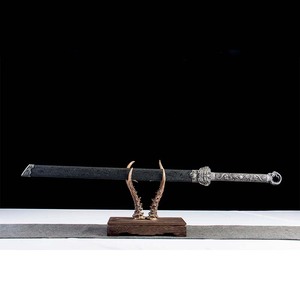 Épée droite chinoise vintage artisanale avec pommeau en forme d'anneau, en acier au carbone 1065, 102 cm, finition argent antique, avec garnitures gravées et lame à motifs gravés - Product Image 4