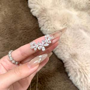 Collar de Plata de Ley S925 con Diamantes Completos en Forma de V y Perla para Mujer, Cadena de Clavícula de Lujo de Alta Gama con Sensación Ligera - Product Image 4