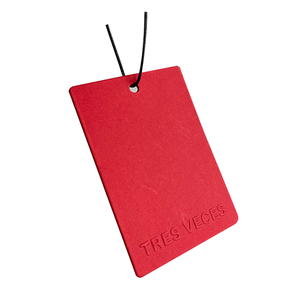 Etiqueta colgante de ropa con logotipo de marca personalizado de cartón grueso de lujo con Pin de cuerda Etiqueta colgante de ropa mate en relieve 3D para ropa - Product Image 3