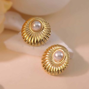เครื่องประดับวินเทจ EH142 ทำจากสแตนเลสสตีล 316L ชุบทอง 18K ประดับมุกและต่างหูแบบติดหู  ไม่หมองคล้ำ - Product Image 3