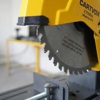 Scie circulaire électrique CARTVOX CT9350 4400W 1300 tr/min Lame TCT 350 mm Coupe sans bavures du bois et du métal Profondeur maximale de coupe 110 mm