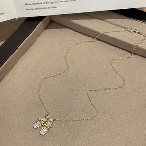 Collar con colgante de zapatilla de ballet y diamantes para mujer, rosa y azul cielo, corte brillante redondo, para uso diario - Product Image 3