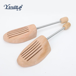 Calzadores de madera Yinste de tamaño ajustable para zapatos de cuero, para dar forma y prevenir arrugas. - Product Image 1