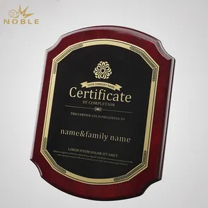 Nobre fabricante piano laca corte personalizado madeira e metal folha personalizada logotipo troféu placa troféu