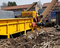 Broyeur à bois industriel complet, fonctionnement stable, broyeur de déchets de bois pour la production de biocarburant, recyclage des déchets de bois