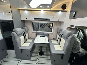 Autocaravana de Alta Gama <span class=keywords><strong>IVECO</strong></span> con Transmisión Automática, <span class=keywords><strong>Camper</strong></span> con Camas, Baño, Cocina, Sofá y Aire Acondicionado - Product Image 3