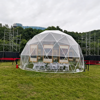 Tente dôme géodésique isolée pour l'extérieur, ignifuge, anti-UV, avec doublure thermique pour le camping, le glamping et les centres de villégiature de luxe