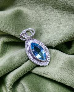 Colgante de Plata de Ley 925 de Calidad Superior con Topacio Azul, Piedra de la Verdad, Claridad y Calma, Joyería de Piedras Preciosas, Excelente Precio - Product Image 2