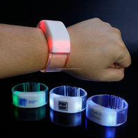 Bracelets LED pour fête avec télécommande DMX, logo personnalisé Ismart, RFID, bracelet lumineux pour concert