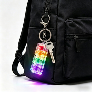 Mini Teclado Interruptor Llavero con Iluminación RGB Brillante, Carcasa Transparente, Botón Mecánico, Juguete Antiestrés, Colgante para Gamers - Product Image 3