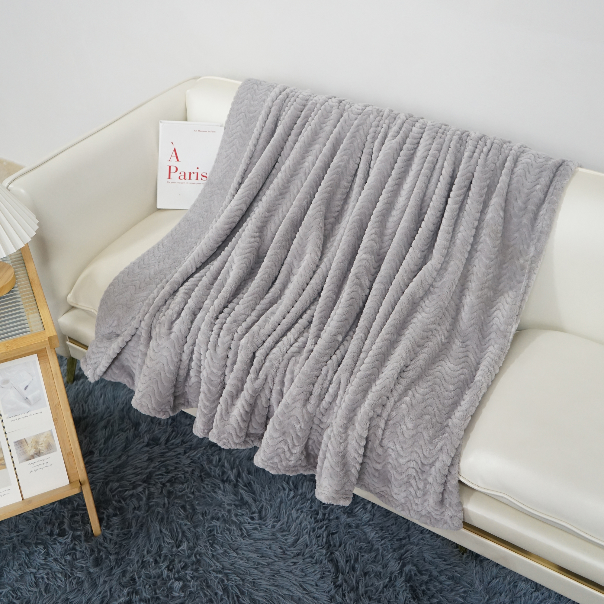 สีเทาอ่อน