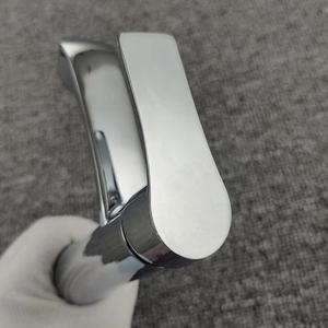 Robinet d'eau froide à une poignée en alliage de zinc à prix compétitif Robinet d'évier monté sur le pont Robinet de lavabo de salle de bain - Product Image 4