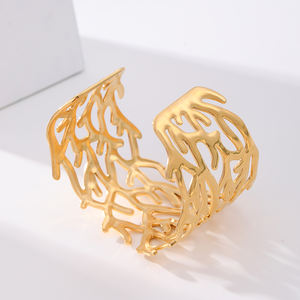 Brazalete de Diseño de Acero Inoxidable Chapado en Oro de Alta Calidad, Moderno y de Lujo, Resistente al Agua, para Mujer - Product Image 5