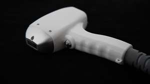 Máquina de depilación láser de diodo de 4 longitudes de onda 755nm + 808nm + 940nm + 1064nm con mango de tecnología de refrigeración para salón de belleza - Product Image 5