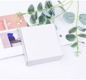 Caja de Embalaje para Perfume con Logotipo Personalizado, Recubrimiento UV, Laminación Mate, Cartón Corrugado Autoensamblable, Materiales Reciclados para Calcetines de Piel - Product Image 4