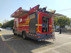 Nouveau véhicule de lutte contre l'incendie aérien UAV Diesel de sauvetage 345HP 4x2 roues motrices automatiques avec capacité de réservoir 3001-5000L - Product Image 4