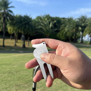 Outil de réparation de divots de golf en métal à pointe unique, style chaussure compensée noire, avec logo gravé personnalisé par le fabricant - Product Image 5