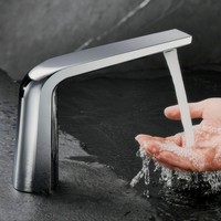Robinet de lavabo intelligent à capteur de température, design minimaliste moderne, installation monotrou sur comptoir, finition or canon