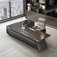 Bureau de direction/ordinateur de haute qualité et luxueux, poste de travail exécutif raffiné et minimaliste.