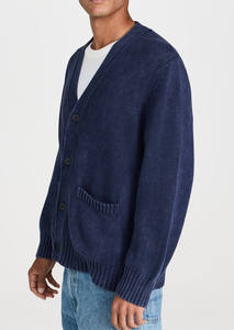 Cardigan en Coton Tricoté Personnalisé pour Homme, Col en V, Boutons sur le Devant, Lavage Acide, Collection Hiver – OEM/ODM - Product Image 4
