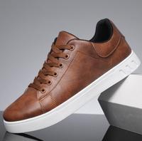 Petites chaussures blanches pour hommes, printemps, nouvelles baskets à semelle souple, mode décontractée, haute qualité, chaussures de sport à semelle épaisse pour hommes