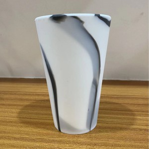 Vaso de Silicona con Patrón de Camuflaje de Colores Mezclados, 480 ml, Gran Capacidad, Botella de Agua de Grado Alimenticio, Resistente al Calor, Irrompible, Apto para Lavavajillas - Product Image 6