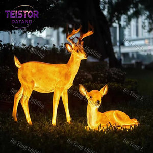 Sculpture lumineuse de renne de Noël personnalisée avec dimensions, pose et finition décorative sur mesure - Product Image 3