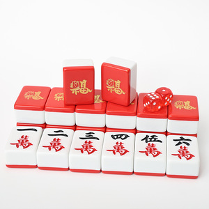 Fichas de mahjong hechas a mano, rojas, con un diseño de dibujos animados que simboliza la buena fortuna y la felicidad. Juego de mahjong hecho a mano. - Product Image 5