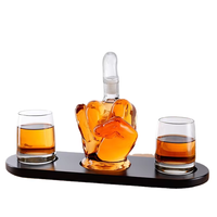 Ensemble de carafes Middle Finger 1000ML avec 2 tasses de bouteille de whisky Base en bois en verre Conteneur à vin pour cadeaux d'affaires Fête des pères