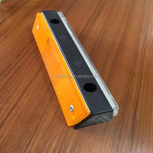 Delineatore Stradale Barriera di Sicurezza Riflettente Bianco ad Alta Intensità Prismatico in Alluminio Rivestito in <span class=keywords><strong>PVC</strong></span> <span class=keywords><strong>Guardrail</strong></span> Luminoso per Autostrada - Product Image 2