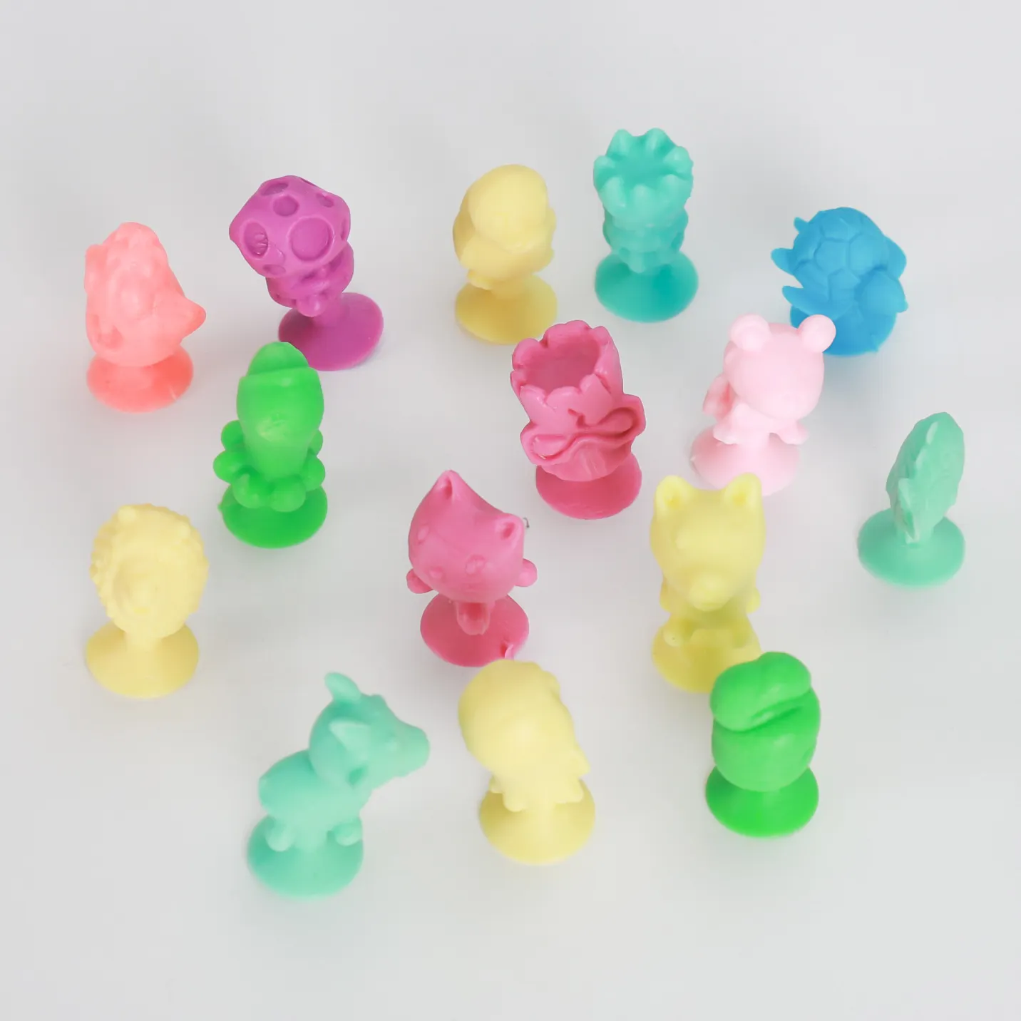 Promosyon küçük kapsül şeker toplama oyuncak TPR yapışkan Mini şekil Stikeez çocuk oyuncakları