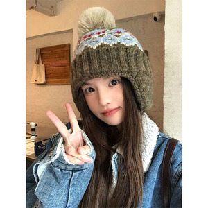 Chapeau en tricot de ski rétro Fair Isle pour femmes Épaissie Chaleur Protection des oreilles Chapeau tricoté <span class=keywords><strong>à</strong></span> <span class=keywords><strong>pompon</strong></span> pour l'automne hiver Tissu de haute qualité - Product Image 2