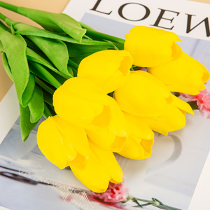 Tulipes artificielles en soie jaunes pour la décoration de la maison, des mariages et des fêtes - Product Image 1