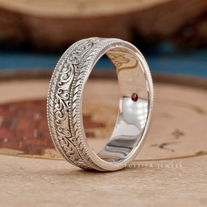 Anillo de diamantes de alta gama con un diseño intrincado y un brillo radiante para un uso imponente. - Product Image 3