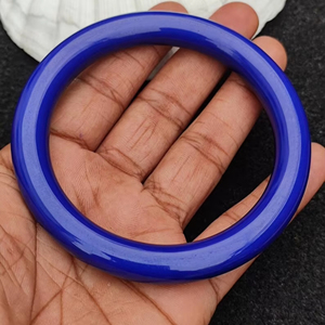 Bracelets en acrylique en résine audacieuse et brillante pour femmes Bracelets uniques faits à la main pour les amateurs de mode et de style quotidien - Product Image 1