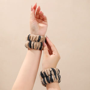 Anpassbare Spa-Gesichts-Stirnbänder und Armband-Set, Frottee-Handtücher Stirnbänder Niedliche Katzenohren-Haarbänder mit Armbändern für Frauen - Product Image 4