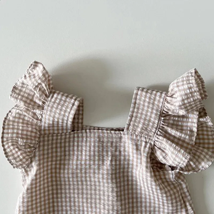 Ensemble de vêtements d'été décontractés pour fille T-shirt à carreaux pour bébé avec manches flottantes et short à volants latéraux - Product Image 2