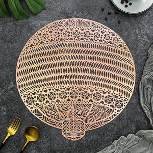 Manteles Individuales de PVC con Diseño Hueco para el Día de Navidad, Antideslizantes, Aislantes del Calor, Lavables, Decorativos para Cocina y Hogar - Product Image 1