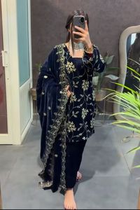 Traje de Terciopelo Pesado Puro con Bordado Intenso, Trabajo de Lentejuelas Múltiples, Manga con Bordado Completo, Hermoso Color Azul Oscuro - Product Image 6