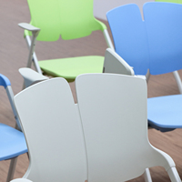 Chaise de formation empilable avec assise en mousse haute densité, dossier ergonomique avec soutien lombaire, chaise pliante pour salle de classe et réunions