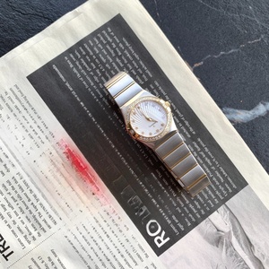 Reloj de Pulsera Elegante para Mujer, Dos Tonos, Oro Rosa y Plata, Esfera Blanca, Bisel con Diamantes, Cuarzo Analógico, Omegaes - Product Image 2